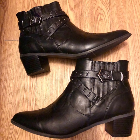 Paxx Buckle Detail Western Ankle Boot - Picture 5 of 7